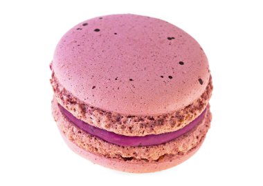 Beyaz bir arka plan üzerinde izole taze acıbadem kurabiyesi