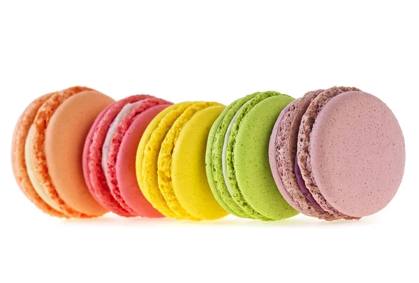 흰색 배경에 고립 된 다채로운 마카롱 쿠키 — 스톡 사진