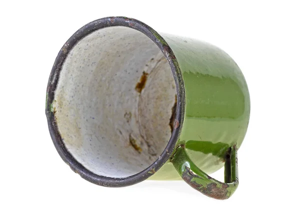 老式搪瓷杯在白色背景下隔离。绿色颜色. — 图库照片