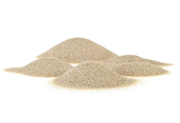 Pilhas de areia isoladas sobre fundo branco. Dunas de areia . — Fotografia de Stock