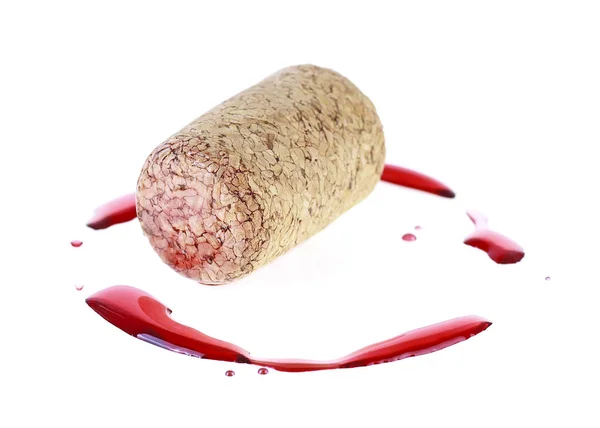 Mancha vermelha de vinho com cortiça sobre fundo branco — Fotografia de Stock