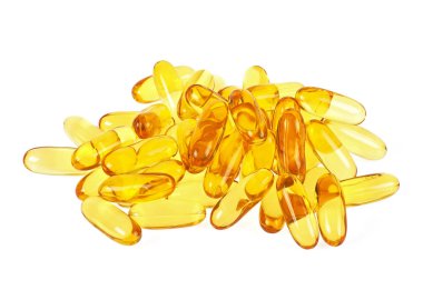 Morina ciğeri yağı omega 3 jel kapsülleri beyaz arka planda izole