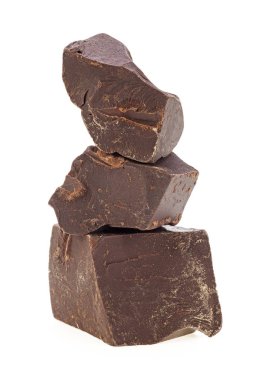 Çikolata. Beyaz bir arka plan üzerinde izole parçaları.