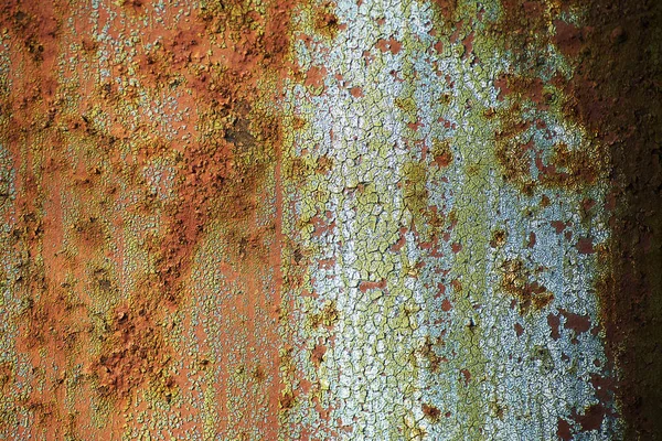 Pared metálica oxidada cubierta con pintura azul agrietada. Contexto . —  Fotos de Stock