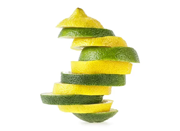 슬라이스 레몬 그리고 석 회 흰색 배경에 고립입니다. 혼합된 과일 — 스톡 사진
