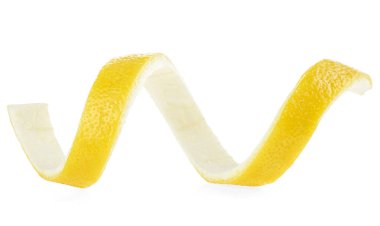 Beyaz arka planda izole edilmiş limon kabuğu sarmalı. Limon kıvrımı