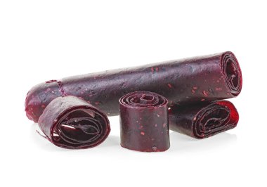 Meyve pastille dilimleri beyaz bir arka plan üzerinde izole. Meyve rulo