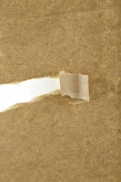 Starý papír na bílém pozadí - roztrhaný recyklovaný papír. Kousky o — Stock fotografie