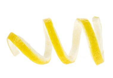 Narenciye büküm peel beyaz bir arka plan üzerinde. Limon cilt spiral.