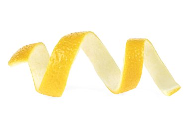 Taze limon kabuğu ya da beyaz arka planda izole edilmiş limon dilimi.. 