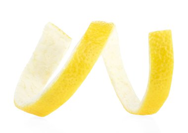 Limon kabuğu - beyaz bir arka planda izole edilmiş olgun limon teni.