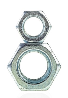 Beyaz bir arka plan üzerinde izole iki metalik fındık