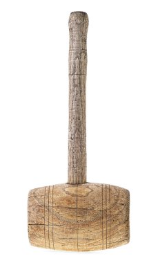 Beyaz arka planda izole edilmiş eski tahta çekiç. Tahta çekiç..