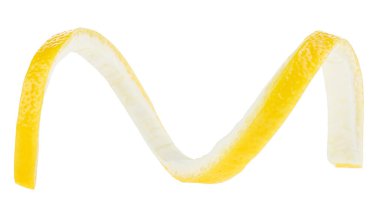 Beyaz arka planda izole edilmiş taze limon derisi. Limon kıvrımı.