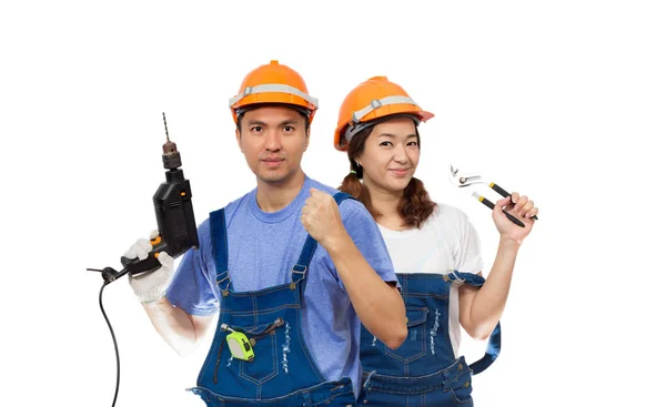 Drôle heureux couple asiatique avec des outils de réparation, isolé sur blanc pour l'amélioration de la maison, ensemble de rénovation et bricolage concept — Photo