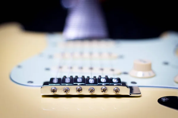 Elektrische gitaar, focus op schroef zadel. ondiepe scherptediepte — Stockfoto