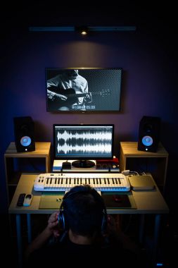 ses mühendis, teknisyen, Editör, dijital düzenleme stüdyo Tv yayını, kayıt, post prodüksiyon, film, müzik video üretim için çalışan yapımcı