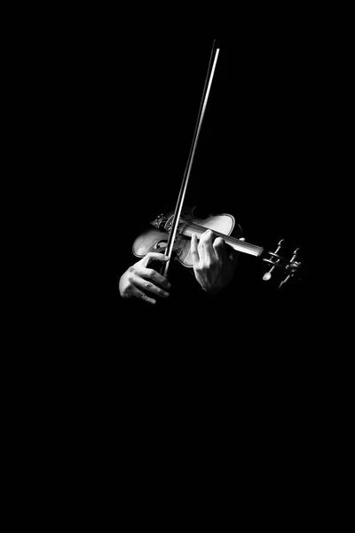 Mãos de músico masculino tocando violino clássico — Fotografia de Stock