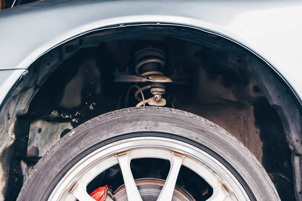 Car wheel, tyre, shock absorber — Stock Photo, Image