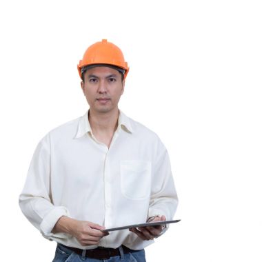 Genç Asyalı yakışıklı mimar bilgisayar tablet ellerde ile