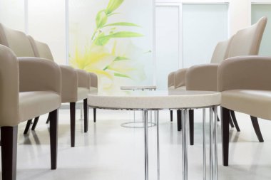 Beyaz zemin üzerinde genel koltuk