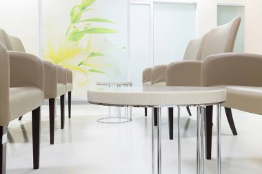 Beyaz zemin üzerinde genel koltuk