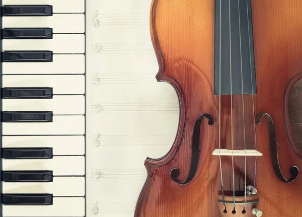 Piano, keyboard & old classical violin on blank music sheet — Stock Photo, Image