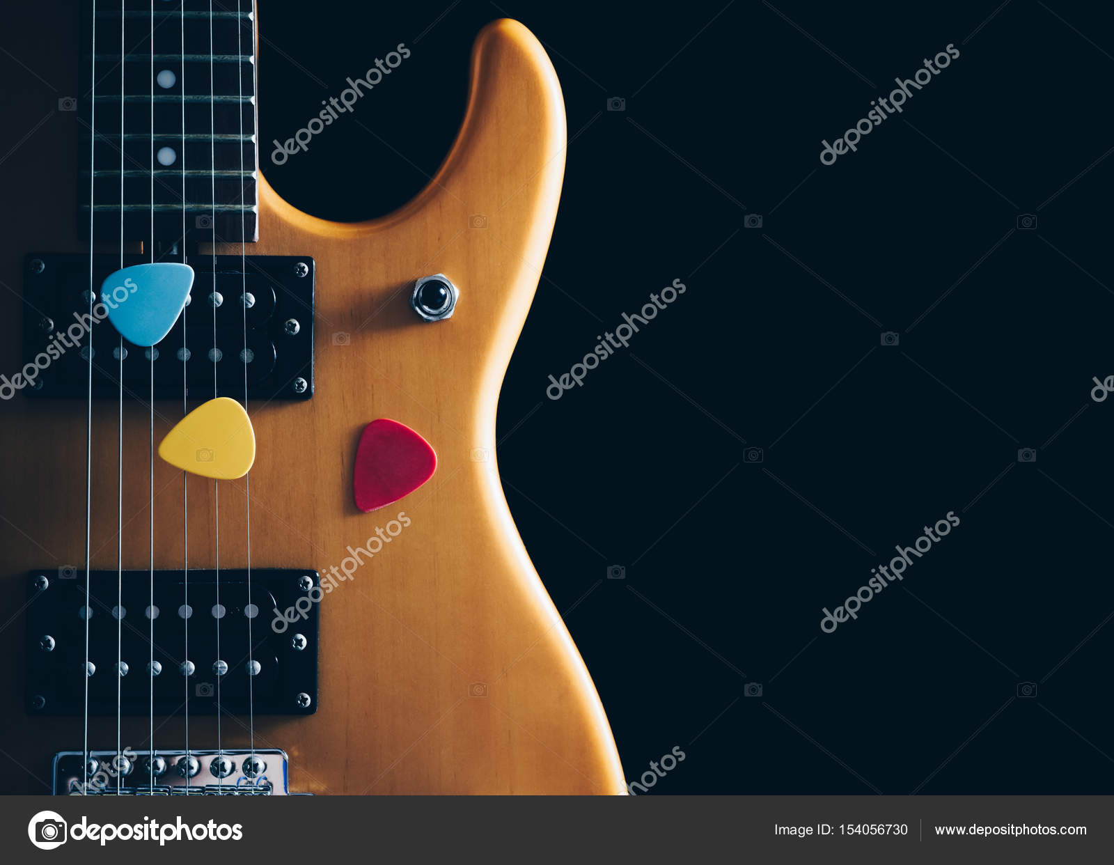 de colores en la guitarra eléctrica: de © princeoflove #154056730 | Depositphotos