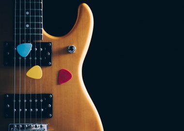 elektro gitar renkli seçimler