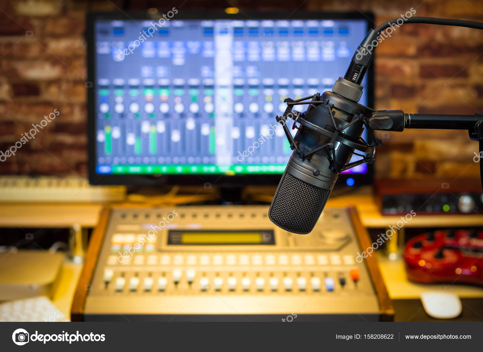 Microphone À Condensateur En Studio D'enregistrement Sonore Et D