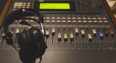 kulaklık ses mikseri, müzik arka plan üzerinde
