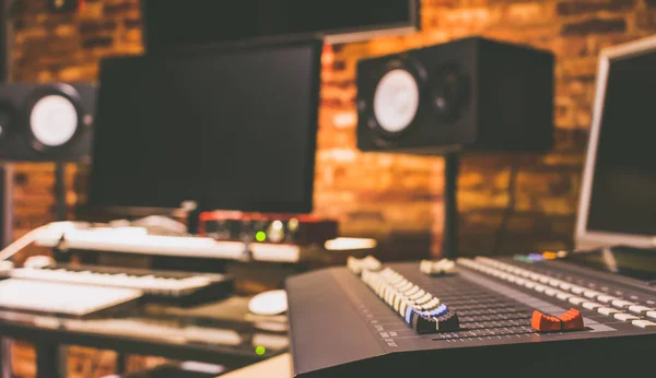 Digital recording, broadcasting, editing & post production studio, music background — Stock Photo, Image