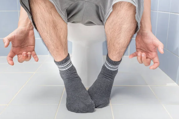 Mann Sitzt Auf Toilette Durchfall — Stockfoto