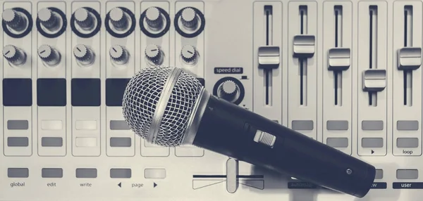 Dynamic Microphone Sound Mixer Vintage Filter Music Background — Stock Photo, Image