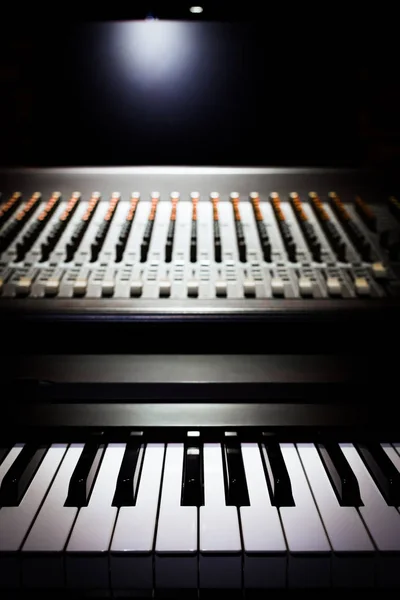 Piano Mixer Som Estúdio Gravação Fundo Música — Fotografia de Stock