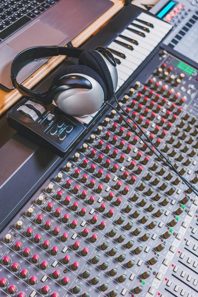Комп Ютерна Музика Обладнання Домашньої Студії Навушники Синтезаторі Клавіатури Midi — стокове фото