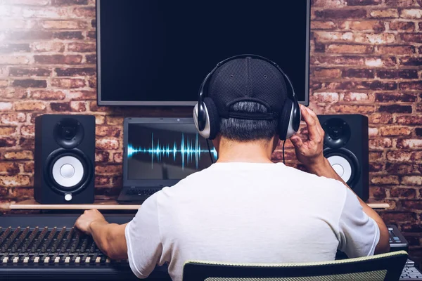 Zadní Strana Asijské Zvukový Inženýr Pracující Audio Mixážní Pult Nahrávacím — Stock fotografie