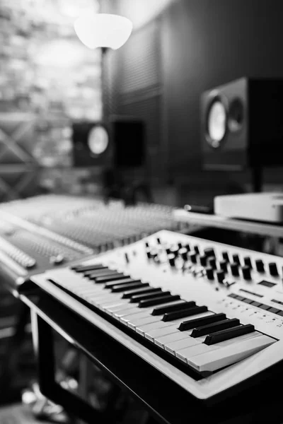 Keyboard Synthesizer Recording Studio Black White — Stock Photo, Image