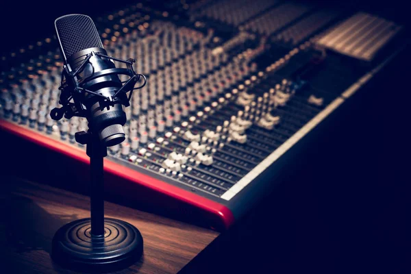 Condenser Microphone Audio Mixing Console Background — Stock Photo, Image