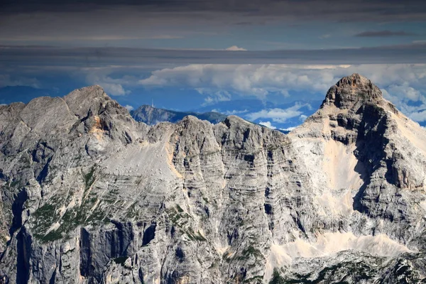 Prisojnik, Rasier- und Wolkenschichten, julianische Alpen — Stockfoto