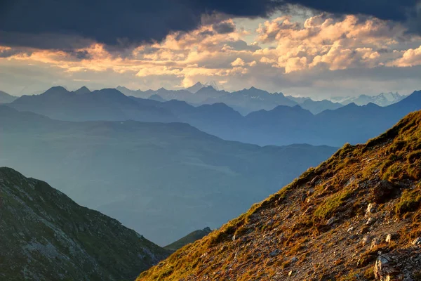 Blaue Grate von Furnier- und Villgraten-Gruppen, hohe Tauern — Stockfoto