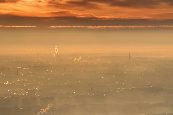 Glowing winter sunrise with bright orange clouds over Budapest — Stock Photo, Image