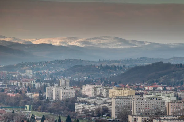 Vista invernale di file di torri socialiste Miskolc Ungheria — Foto Stock