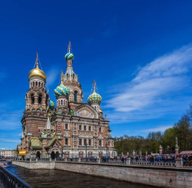 Kilise görünümünü dökülen kan, Griboyedov kanal dolgu üzerinde