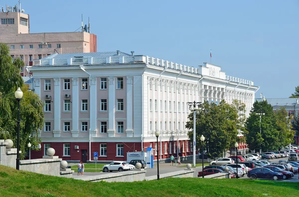 Barnaul, Ryssland, augusti, 17, 2016.Nobody, Altai state University i Barnaul i soliga dag — Stockfoto