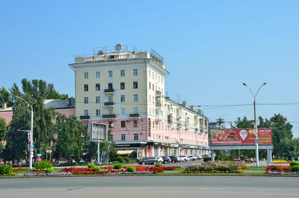 Barnaul, Russia, August, 17, 2016. The intersection of Lenin Avenue and Shevchenko street in Barnaul — Stock Photo, Image