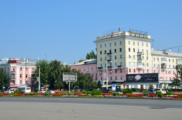 Barnaul, Rússia, 17 de agosto de 2016. O cruzamento da Avenida Lenin com a rua Shevchenko em Barnaul — Fotografia de Stock