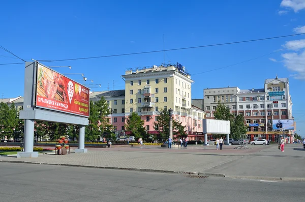 Barnaul, Rusko, 17 srpna 2016. Průnik Lenin Avenue a Ševčenko ulice ve městě Barnaul — Stock fotografie