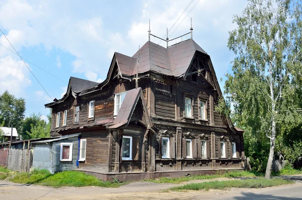 Barnaoel, Rusland, augustus, 17, 2016. Het oude huis in de straat Polzunov in Barnaoel in de zomer — Stockfoto