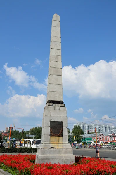 Barnaul, Russia, 17 agosto 2016. La colonna di Demidov su piazza Demidov a Barnaul in estate — Foto Stock